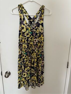 H&M Yellow Floral Sleeveless V-Neck Dress with Purple Accents - Size Med